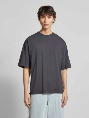T-shirt z prążkowanym, okrągłym dekoltem model ‘CHARGE’ jack & jones