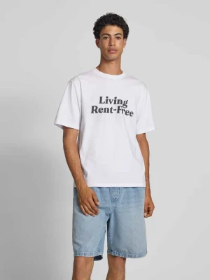 T-shirt z prążkowanym okrągłym dekoltem REVIEW