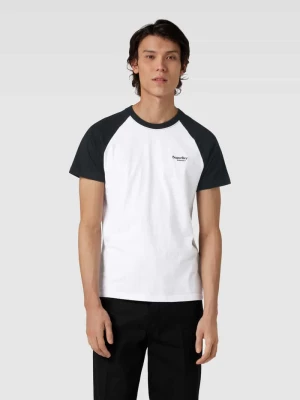 T-shirt z raglanowymi rękawami model ‘Essential Logo’ Superdry