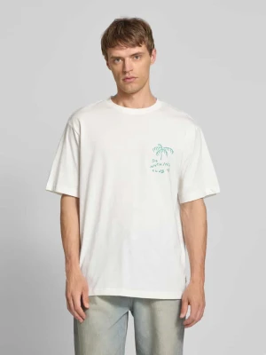 T-shirt z wyhaftowanym detalem model ‘MILO’ Only & Sons
