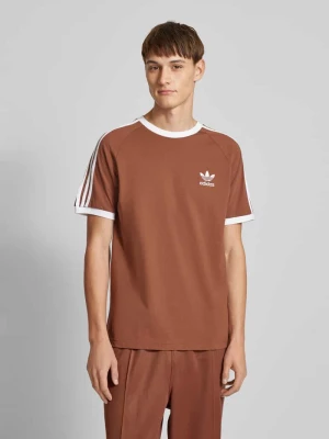 T-shirt z wyhaftowanym logo adidas Originals