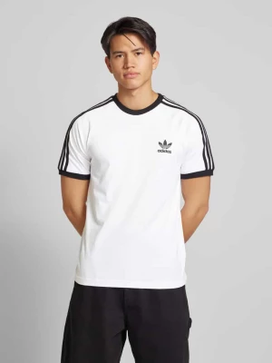 T-shirt z wyhaftowanym logo adidas Originals