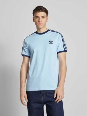 T-shirt z wyhaftowanym logo adidas Originals