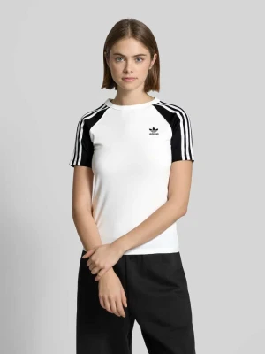 T-shirt z wyhaftowanym logo adidas Originals