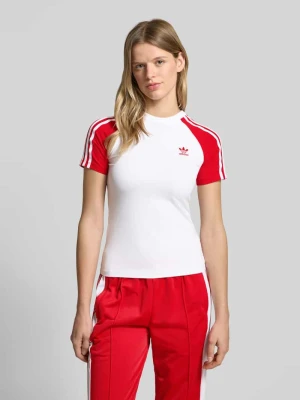 T-shirt z wyhaftowanym logo adidas Originals