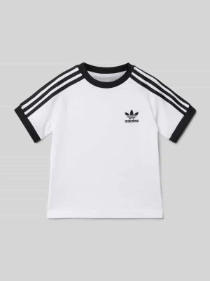 T-shirt z wyhaftowanym logo adidas Originals