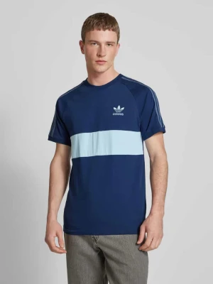 T-shirt z wyhaftowanym logo adidas Originals