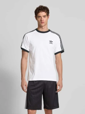 T-shirt z wyhaftowanym logo adidas Originals