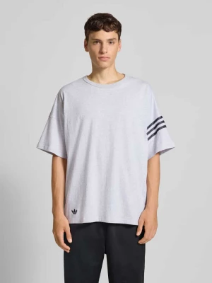 T-shirt z wyhaftowanym logo adidas Originals