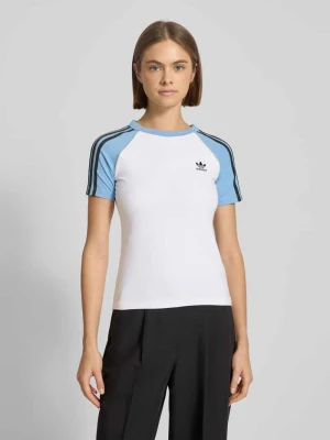 T-shirt z wyhaftowanym logo adidas Originals