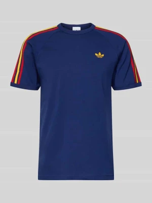 T-shirt z wyhaftowanym logo adidas Originals