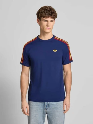 T-shirt z wyhaftowanym logo adidas Originals