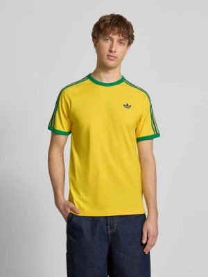 T-shirt z wyhaftowanym logo adidas Originals