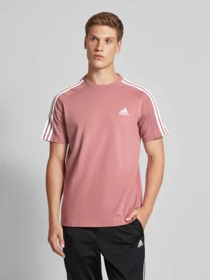 T-shirt z wyhaftowanym logo ADIDAS SPORTSWEAR