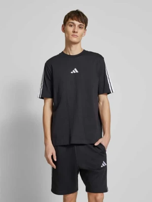 T-shirt z wyhaftowanym logo ADIDAS SPORTSWEAR