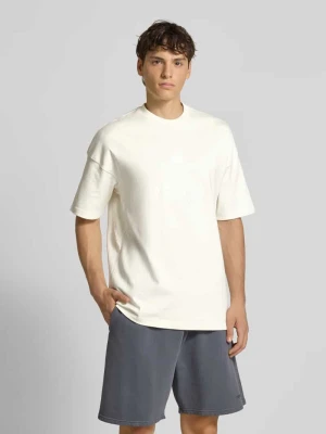 T-shirt z wyhaftowanym logo adidas Sportswear