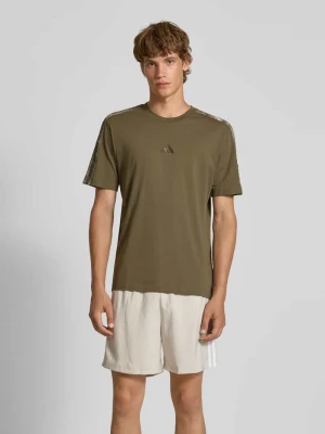 T-shirt z wyhaftowanym logo adidas Sportswear