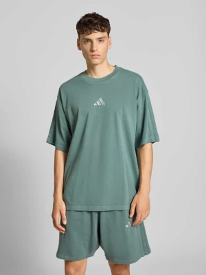 T-shirt z wyhaftowanym logo adidas Sportswear