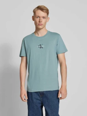 T-shirt z wyhaftowanym logo Calvin Klein Jeans