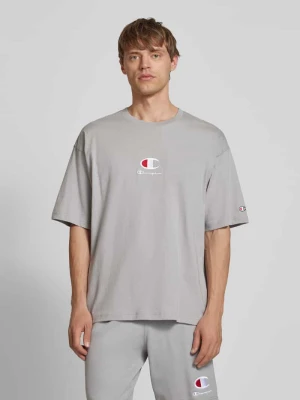 T-shirt z wyhaftowanym logo Champion