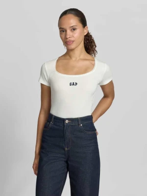 t-shirt z wyhaftowanym logo GAP