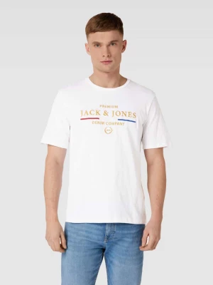 T-shirt z wyhaftowanym logo i motywem model ‘BLUTRAVIS’ Jack & Jones Premium