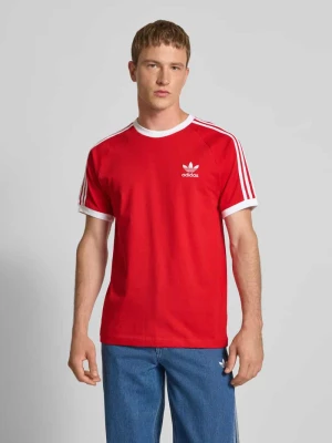 T-shirt z wyhaftowanym logo i okrągłym dekoltem adidas Originals
