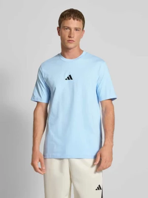 T-shirt z wyhaftowanym logo i okrągłym dekoltem ADIDAS SPORTSWEAR