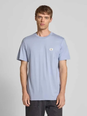 T-shirt z wyhaftowanym logo i okrągłym dekoltem Calvin Klein Jeans