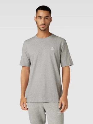 T-shirt z wyhaftowanym logo model ‘ESSENTIAL’ adidas Originals