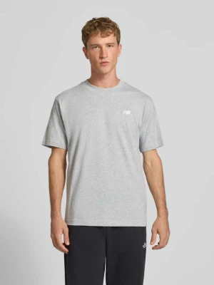 T-shirt z wyhaftowanym logo model 'ESSENTIALS' New Balance Jasnoszary