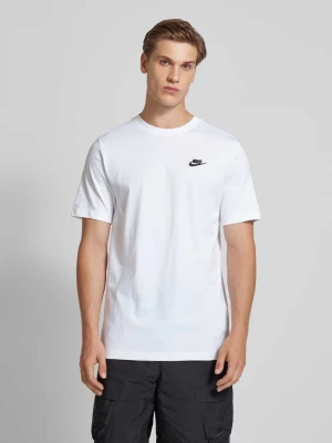 T-shirt z wyhaftowanym logo Nike