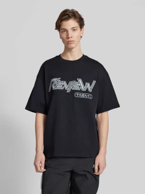 T-shirt z wyhaftowanym logo REVIEW