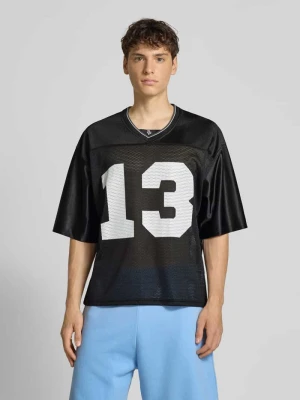 T-shirt z wyhaftowanym logo REVIEW