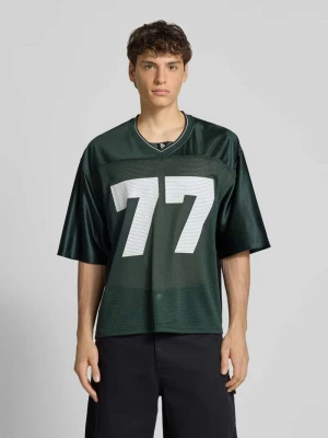 T-shirt z wyhaftowanym logo REVIEW