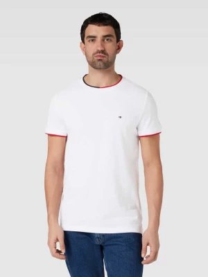 T-shirt z wyhaftowanym logo Tommy Hilfiger