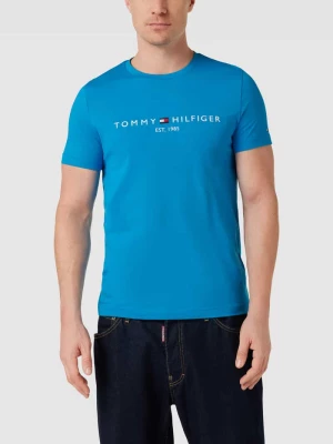 T-shirt z wyhaftowanym logo Tommy Hilfiger