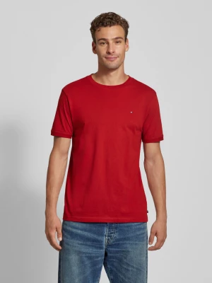 T-shirt z wyhaftowanym logo Tommy Hilfiger