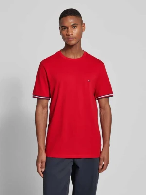 T-shirt z wyhaftowanym logo Tommy Hilfiger