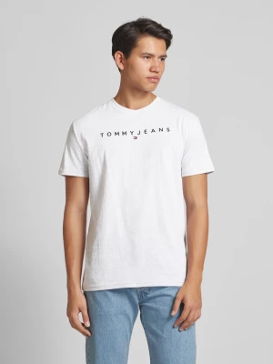 T-shirt z wyhaftowanym logo Tommy Jeans