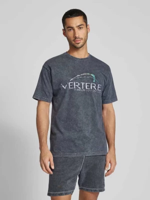 T-shirt z wyhaftowanym logo Vertere