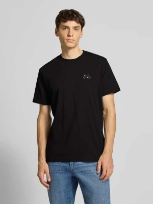 T-shirt z wyhaftowanym motywem Dedicated
