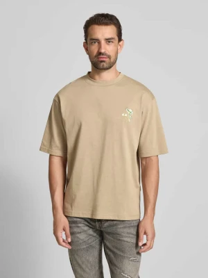 T-shirt z wyhaftowanym motywem model ‘OKHOLM’ ANNARR