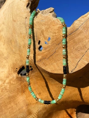 Taboo Pozłacany naszyjnik z kamieniami szlachetnymi - dł. 40 cm rozmiar: onesize