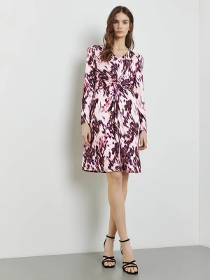 TAIFUN Sukienka w kolorze kremowym ze wzorem rozmiar: 48