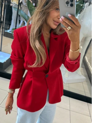 Taliowana marynarka z zakładkami SALINA - czerwona  magmac 