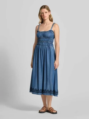Taliowana sukienka denimowa z lyocellu Pepe Jeans