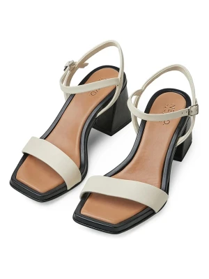 Tamaris Skórzane sandały w kolorze kremowym rozmiar: 36