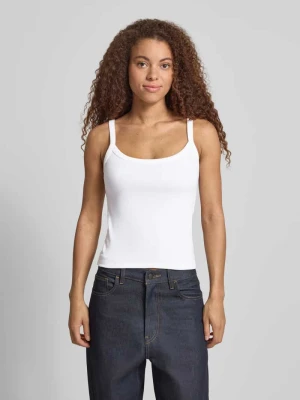 Tank top o kroju slim fit z mieszanki bawełny ekologicznej model 'MAY' Pieces