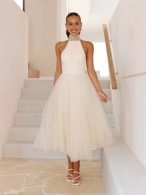 Tazga Sukienka w kolorze białym rozmiar: 40